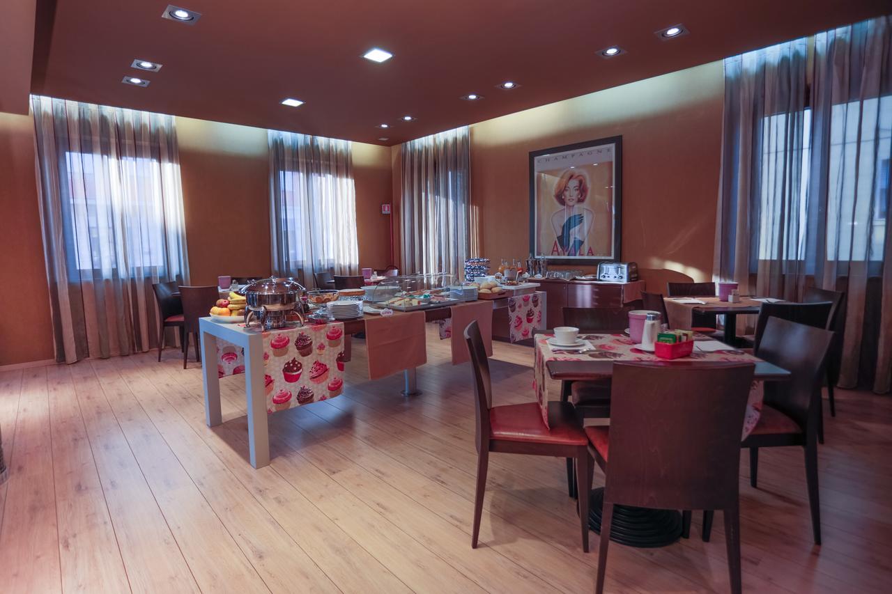 Hotel Fortyfive Chivasso Kültér fotó