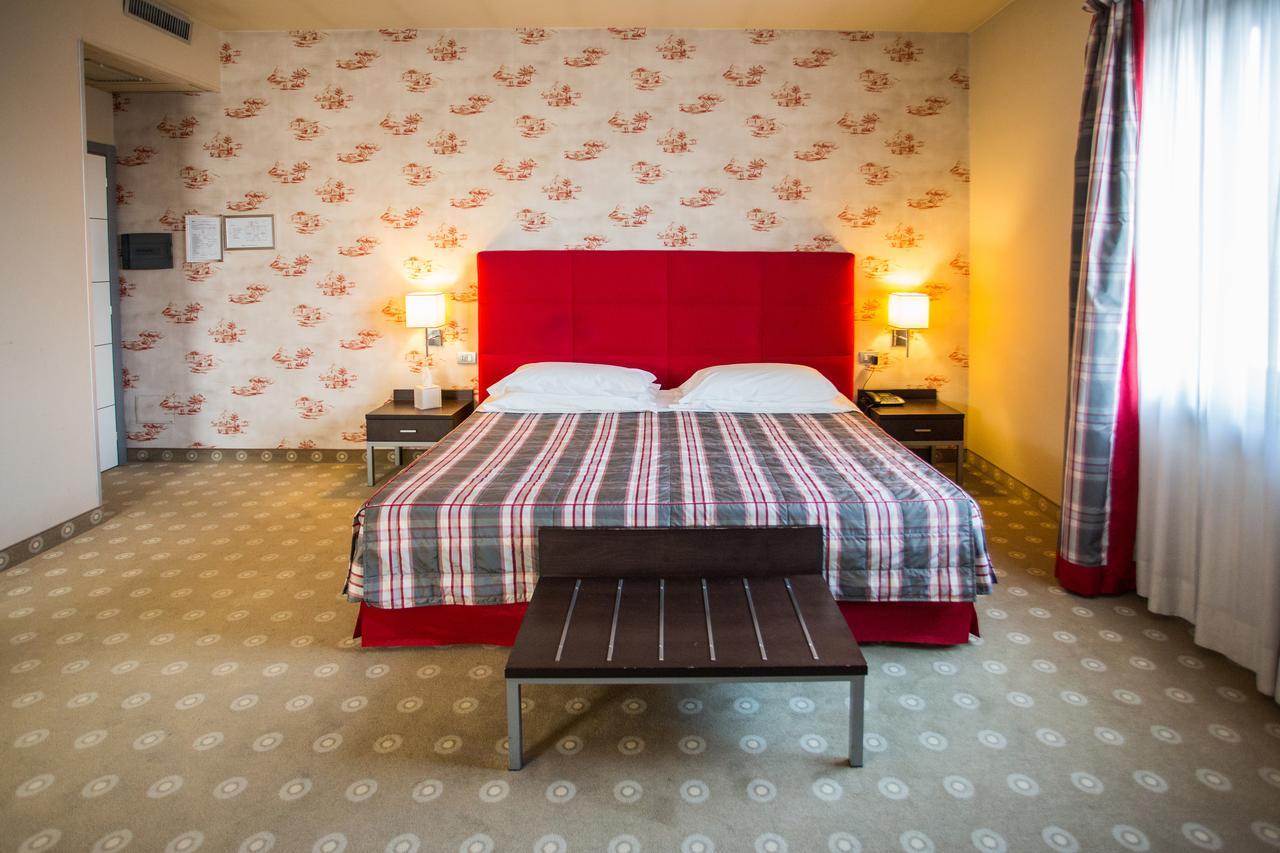 Hotel Fortyfive Chivasso Kültér fotó