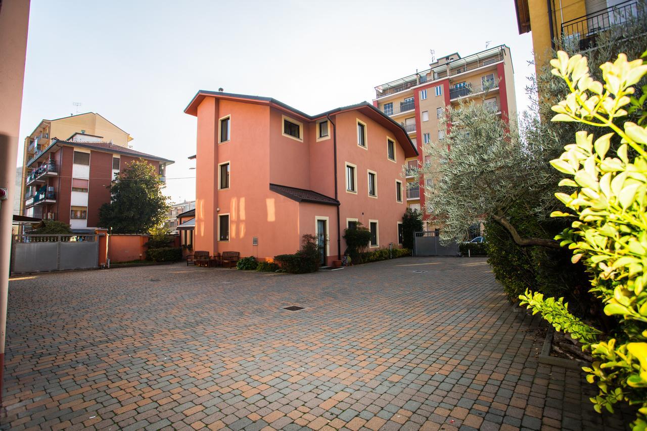 Hotel Fortyfive Chivasso Kültér fotó