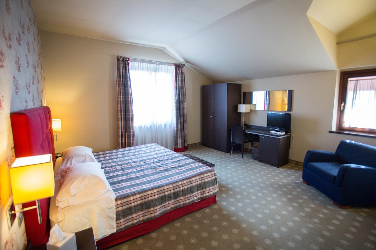 Hotel Fortyfive Chivasso Kültér fotó