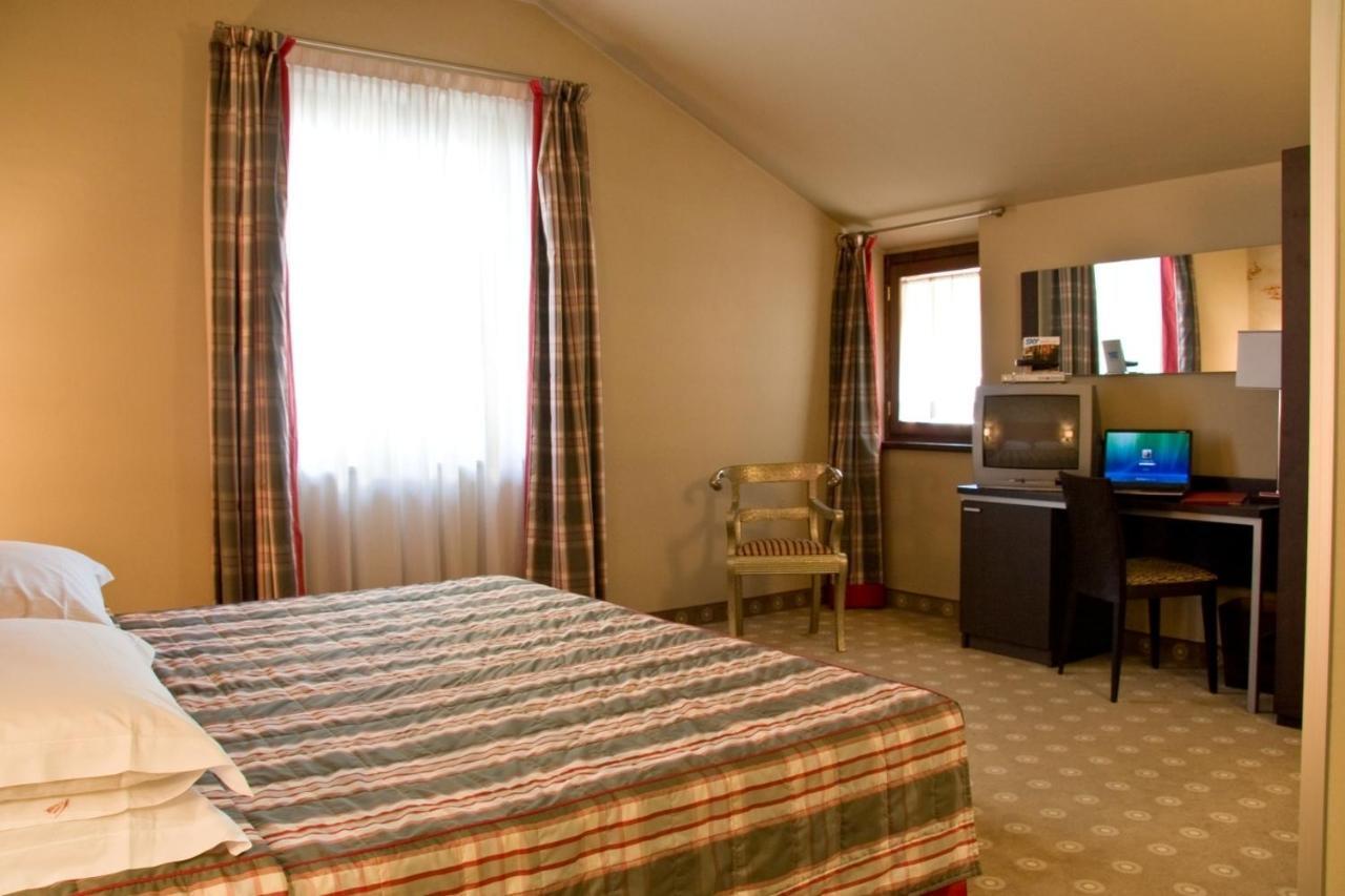 Hotel Fortyfive Chivasso Kültér fotó