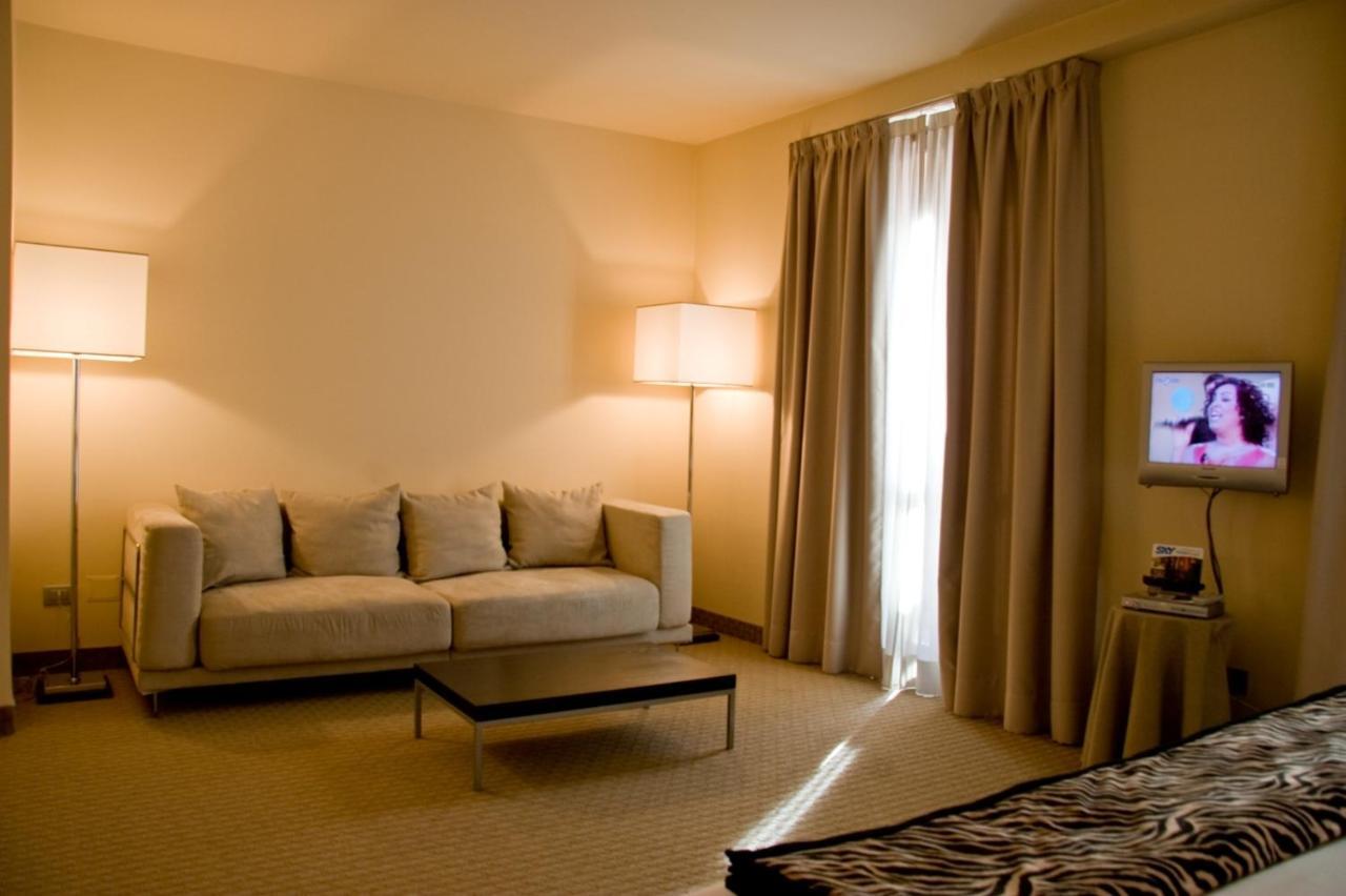 Hotel Fortyfive Chivasso Kültér fotó